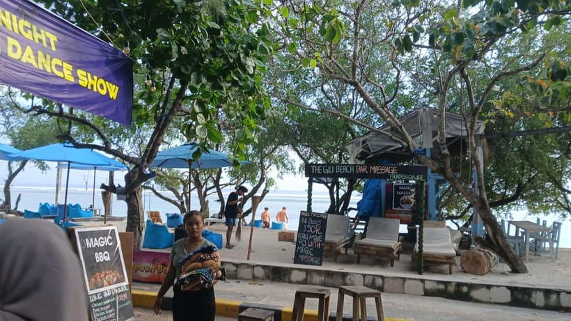 Gili Trawangan: Beach Massage with Sunset and Cocktail - The Beach Bar Setting and What It Adds