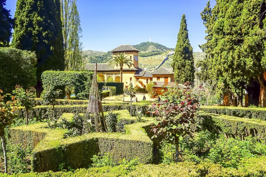 Granada: Alhambra Guided Tour and Arabian Bath and Massage - The Palace of Charles V and the Alcazaba