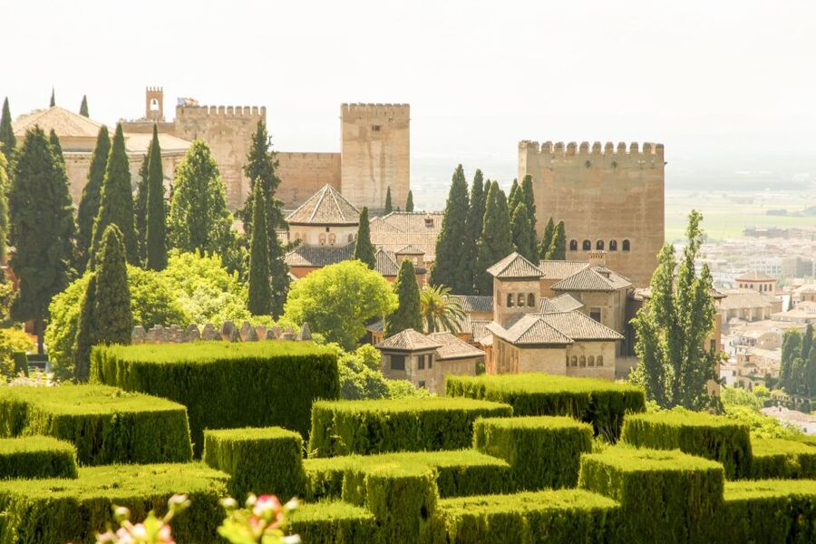 Granada: Alhambra Guided Tour and Arabian Bath and Massage - Generalife Gardens and the hour after the tour
