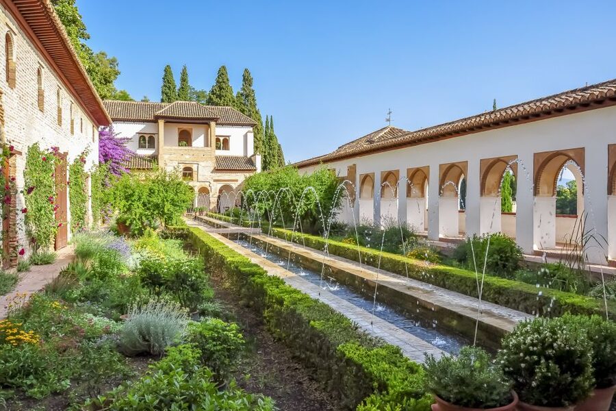 Granada: Alhambra Guided Tour and Arabian Bath and Massage - Guides, language, and the quality of the visit