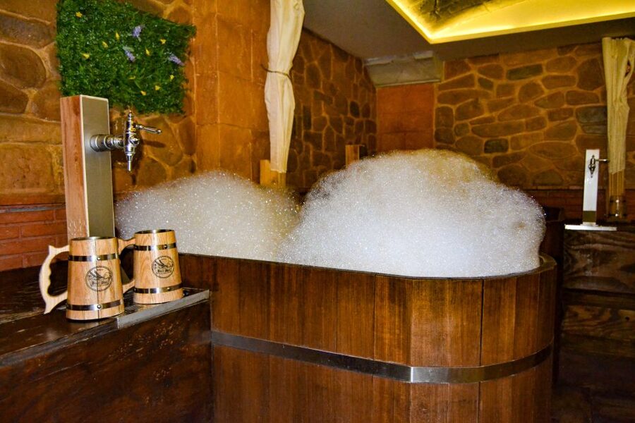 Granada: Beer Spa Experience with Tastings and Snacks - Cold beer, cheese, beer jam, and chocolate