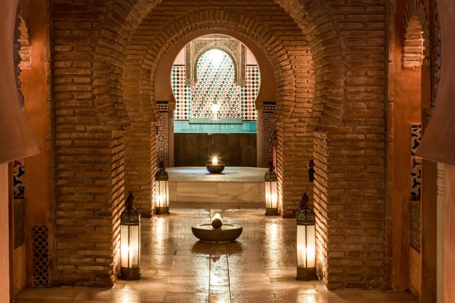 Granada: Hammam Al Ándalus with Massage - A quiet bathing ritual near Santa Ana Church