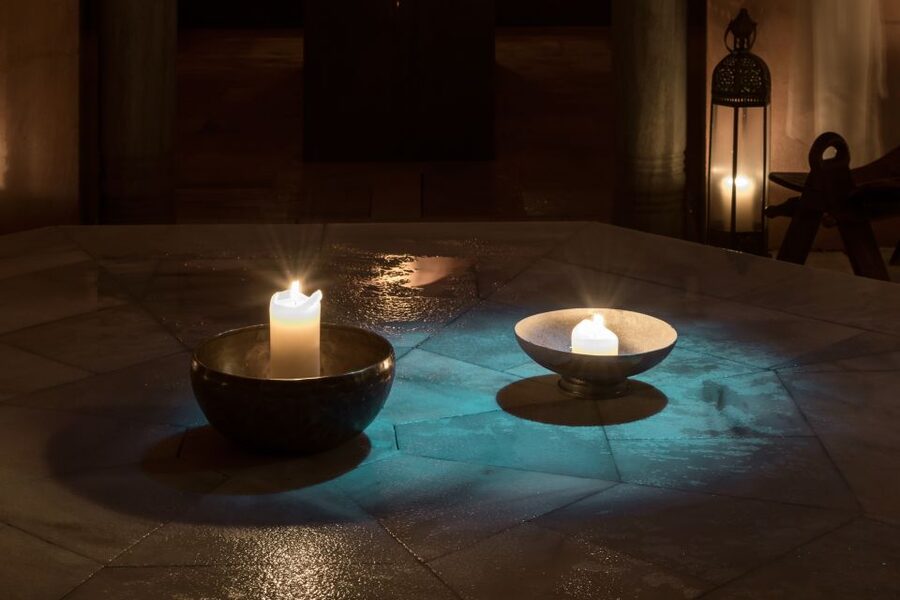 Granada: Hammam Al Ándalus with Massage - Moving between hot, warm, and cold pools