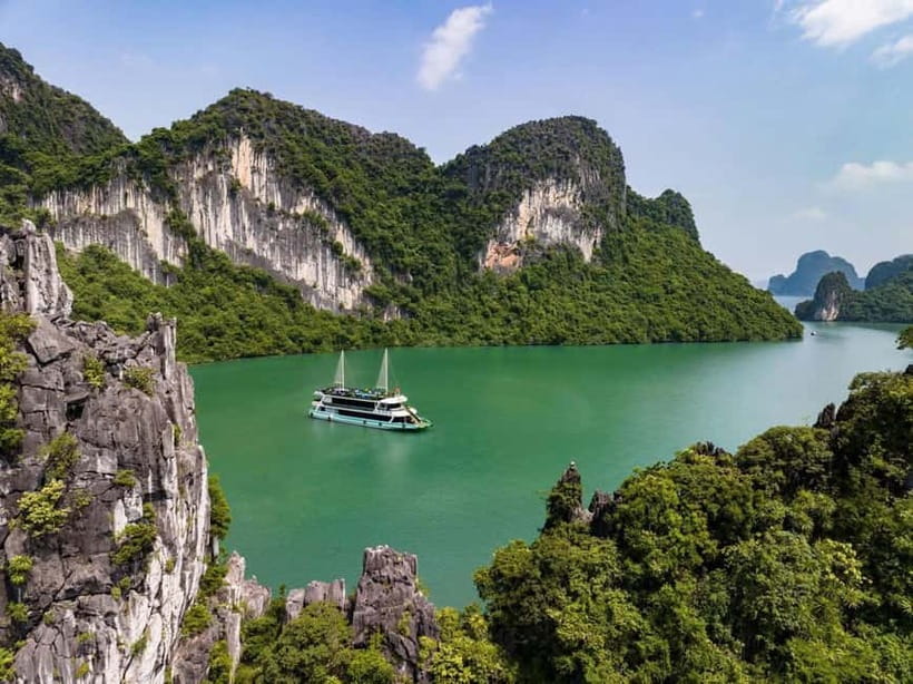Ha Long Bay Cruise w/ Jacuzzi, Kayak & Limo from Hanoi - Kayaking or a bamboo boat through Luon Cave