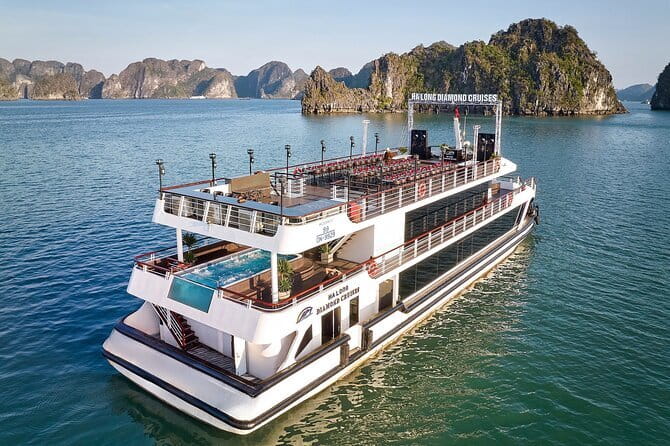 Halong Bay Day Tour Luxury Cruise With Jacuzzi and Buffet Lunch - Buffet lunch with views from the water