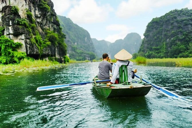 Halong Bay Day Tour Luxury Cruise With Jacuzzi and Buffet Lunch - The 5:00 p.m. sunset party