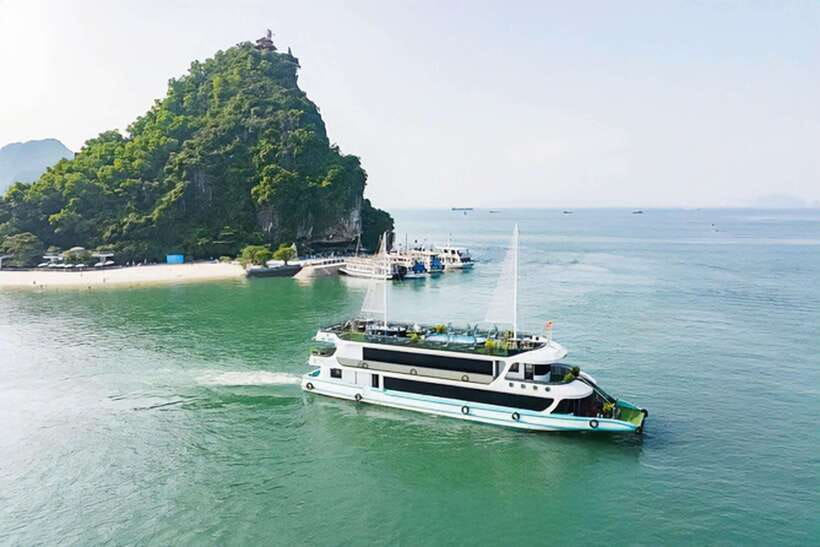 Hanoi: 5-Star Halong Bay Cruise with Lunch, Jacuzzi & Party - Titop Island gives you a choice