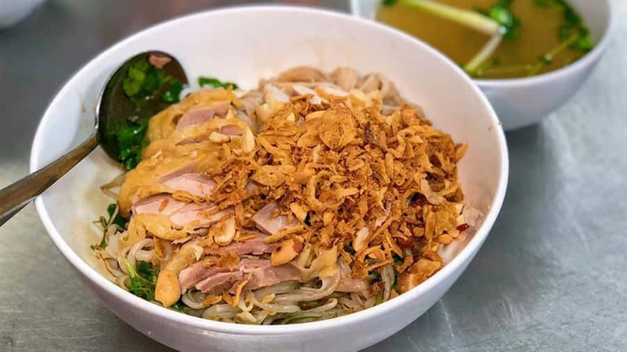 Hanoi: Michelin Guide Street Food Tour with Spa Experience - Practical details that can shape your evening
