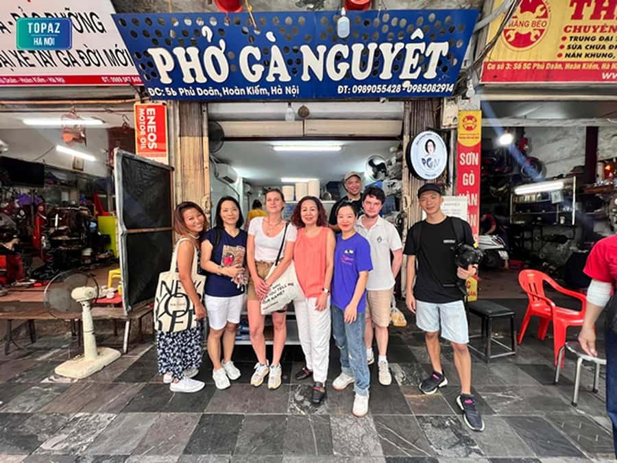Hanoi: Michelin Guide Street Food Tour with Spa Experience - What the guide adds between the plates