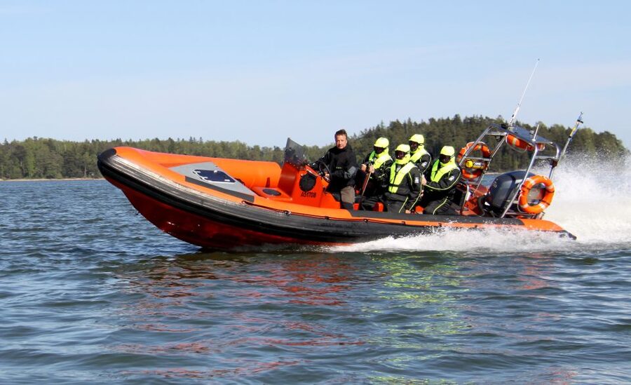 Helsinki: Archipelago RIB Boat Tour with BBQ Lunch and Sauna - From Café Marina Bay to the open sea