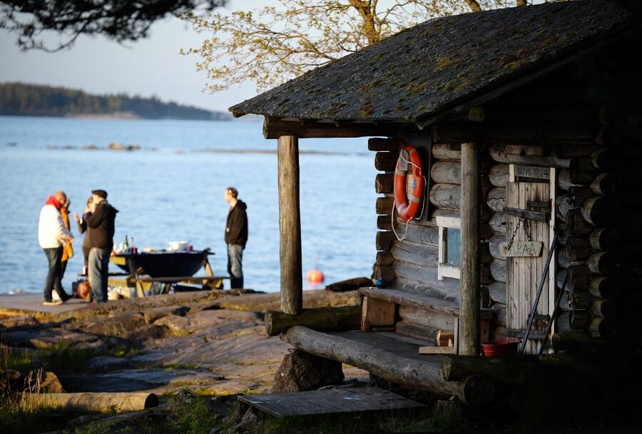 Helsinki: Archipelago RIB Boat Tour with BBQ Lunch and Sauna - The island walk and Finland’s changing coast