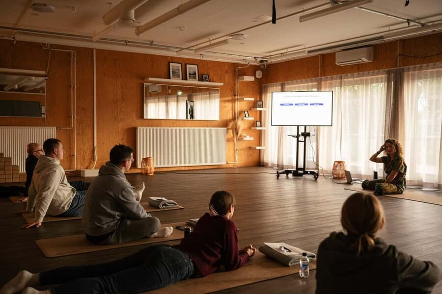 Helsinki: Finnish Ice Swimming & Sauna Training Experience - The first hour: breathing, mindset, and preparation