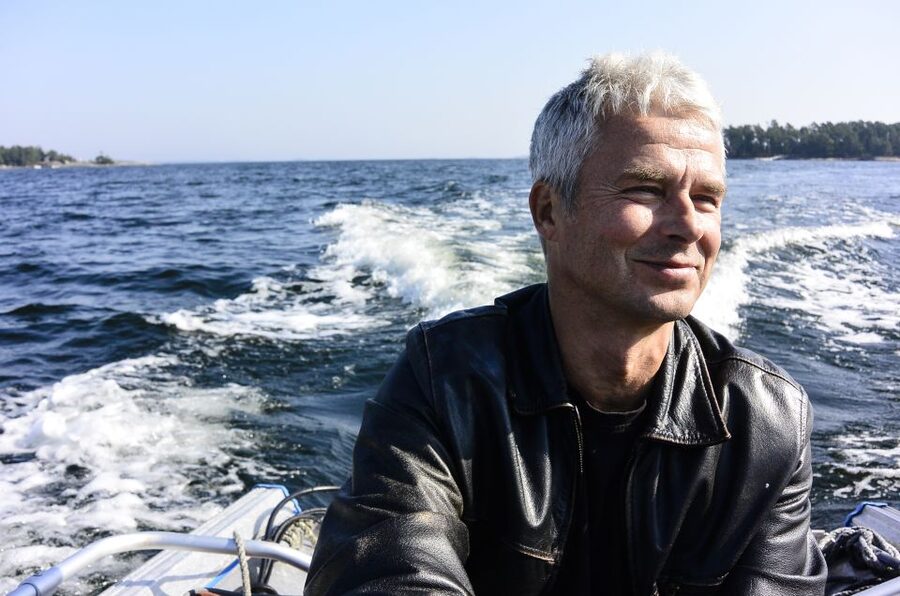 Helsinki: RIB Tour to Local's Cottage with BBQ and Sauna - A short walk through Finnish nature
