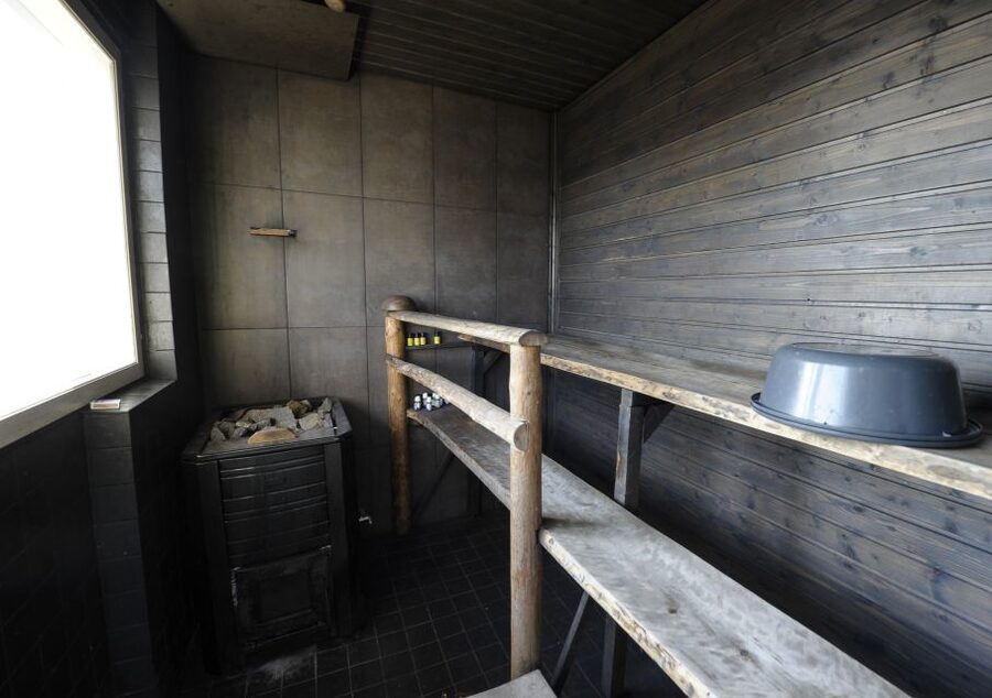 Helsinki: RIB Tour to Local's Cottage with BBQ and Sauna - Why the small group matters