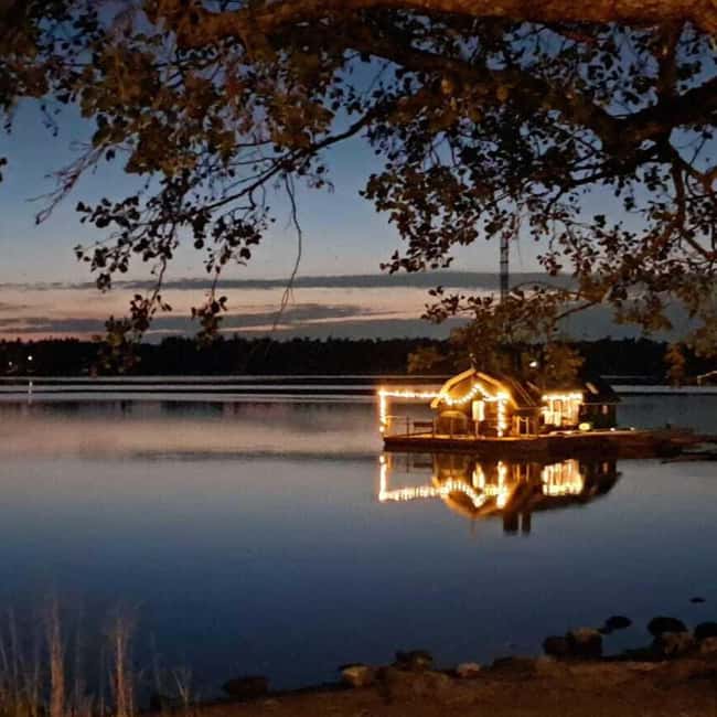 Helsinki: Rustic Traditional Floating Sauna Experience - Robbie’s personal guidance