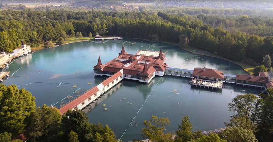 Hévíz Wellness Escape: Thermal Lake Day Trip from Budapest - Why Hévíz makes a good Budapest escape