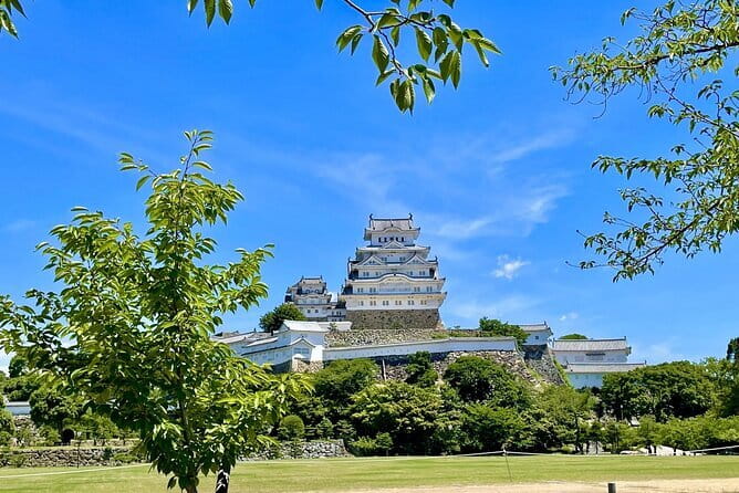 Himeji Castle, Arima Onsen & Mt. Rokko: 1-Day Bus Tour from Osaka - Kokoen Garden gives the castle visit breathing room