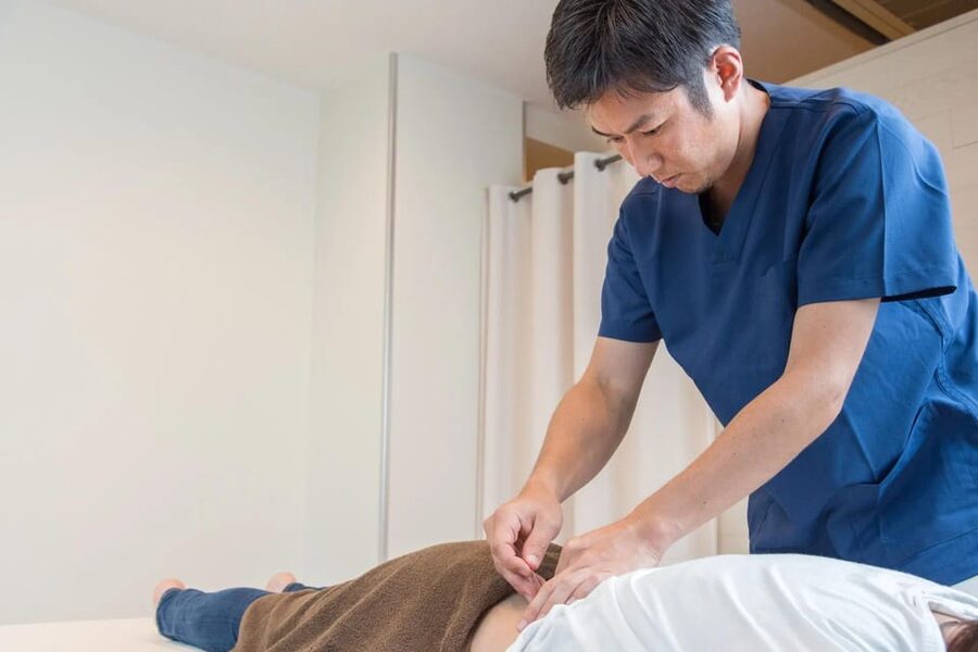 Hiroshima: Acupuncture and Japanese unique massage treatment - The consultation comes before the needles