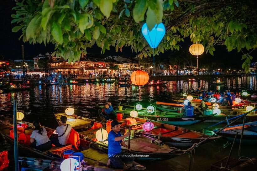 Hoi An: Food tour, Boat Trip and Foot Massage by night - The lantern boat on the river