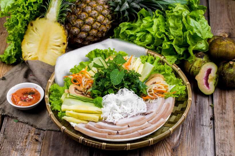 Hoi An: Food tour, Boat Trip and Foot Massage by night - Hoi An’s night market and street food