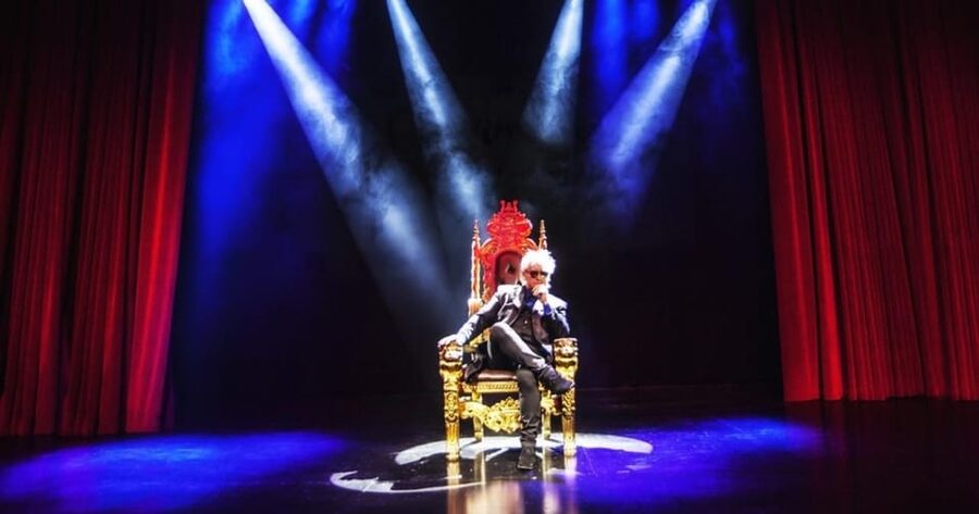 Hot Springs: The Maxwell Blade Theatre of Magic - The Malco Theater gives the evening a sense of occasion
