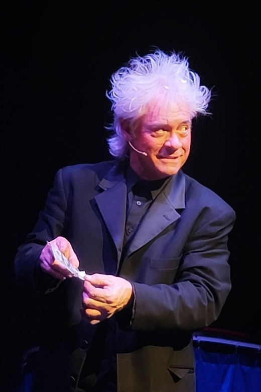 Hot Springs: The Maxwell Blade Theatre of Magic - What happens during Maxwell Blade’s two-hour show
