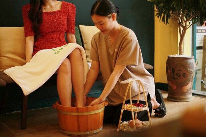 Hue Royal Relaxation Body Massage for 110 mins - Foot soak, eye pillow, tea, and local treats