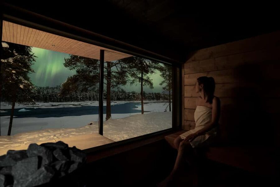 Inari: Finnish Sauna and Jacuzzi Experience - Arriving at the Koski facility in Inari