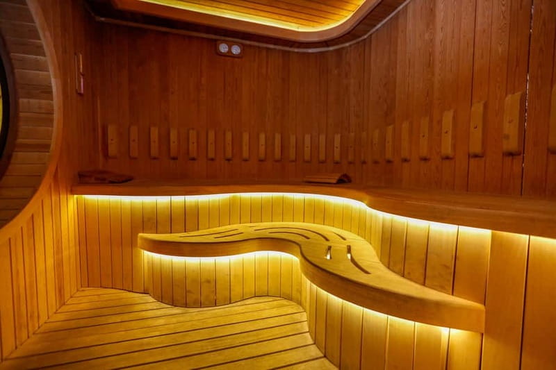 Istanbul: Hammam and Spa Private Turkish Bath Experience - Choosing between a hotel hammam and a historic bath
