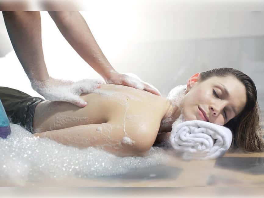 Istanbul: Pir-ü Pak Hammam with Lunch or Dinner - A traditional bath with a modern booking format