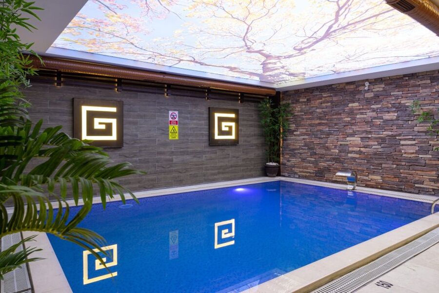 Istanbul: Private Turkish Bath, Massage, and Pool in Taksim - Starting with heat in the sauna