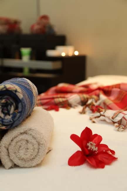 Istanbul: Traditional Turkish Bath with Foam and Oil Massage - The scrub and foam ritual