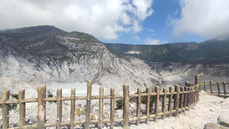 Jakarta: Volcano, Hot Spring, Tea, Rice Fields, &Coffee tour - The long road from Jakarta to West Java