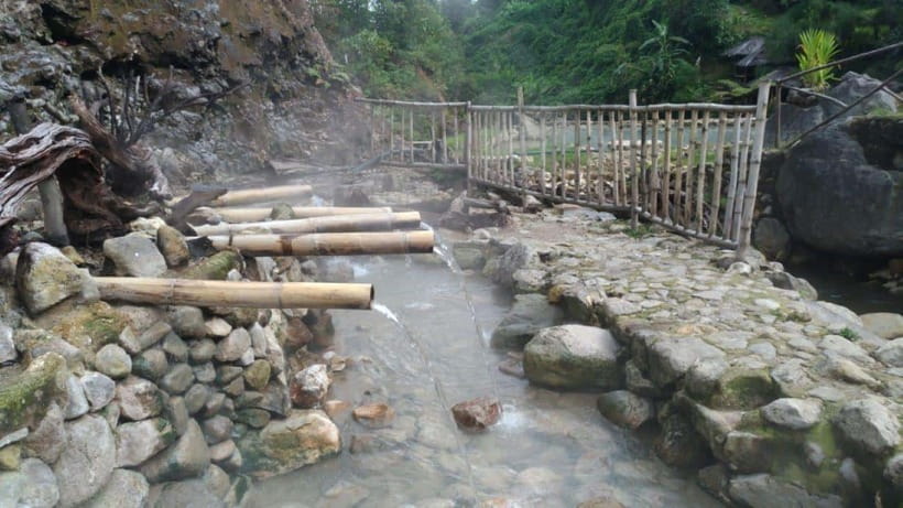 Jakarta: Volcano, Suspension Bridge, and Hot Spring Tour - Kawah Putih and its turquoise volcanic basin