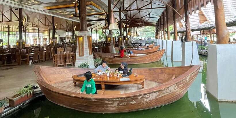 Jakarta: Volcano, Tea/Rice Fields, Hot Spring, Local Food - Key points to know before you book