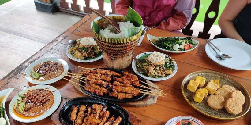 Jakarta: Volcano, Tea/Rice Fields, Hot Spring, Local Food - The road to Subang and the first fruit stop