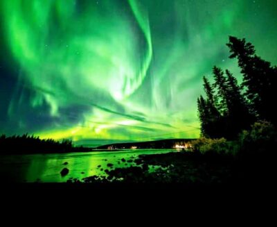 Kiruna: Overnight Snowmobile Tour with Dinner and Sauna