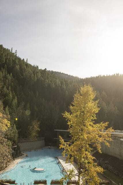 Kootenay: From Icy Mountain Rivers to Steamy Hot Springs - Guides, languages, and the feel of the day