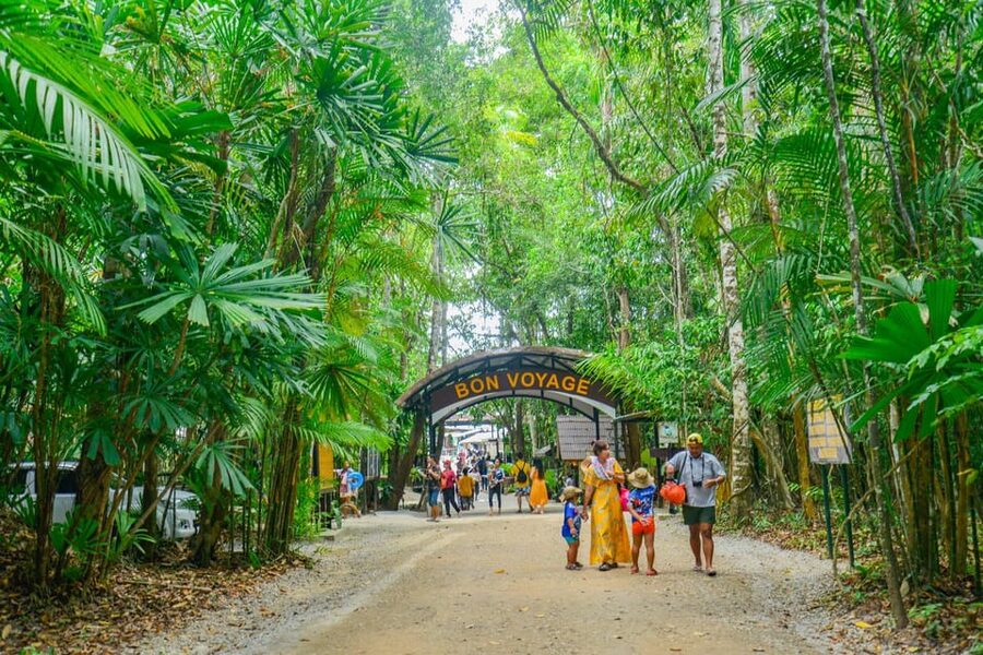 Krabi Private Escape: Emerald Pool, Hot Springs & Tiger Cave - Tiger Cave Temple and the 1,200-step test