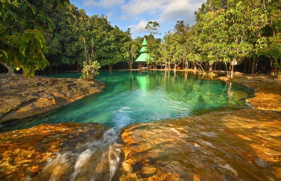 Krabi: Tiger Temple, Hot Springs & Crystal Pool Jungle Tour - Emerald Pool: a cool start in the rainforest