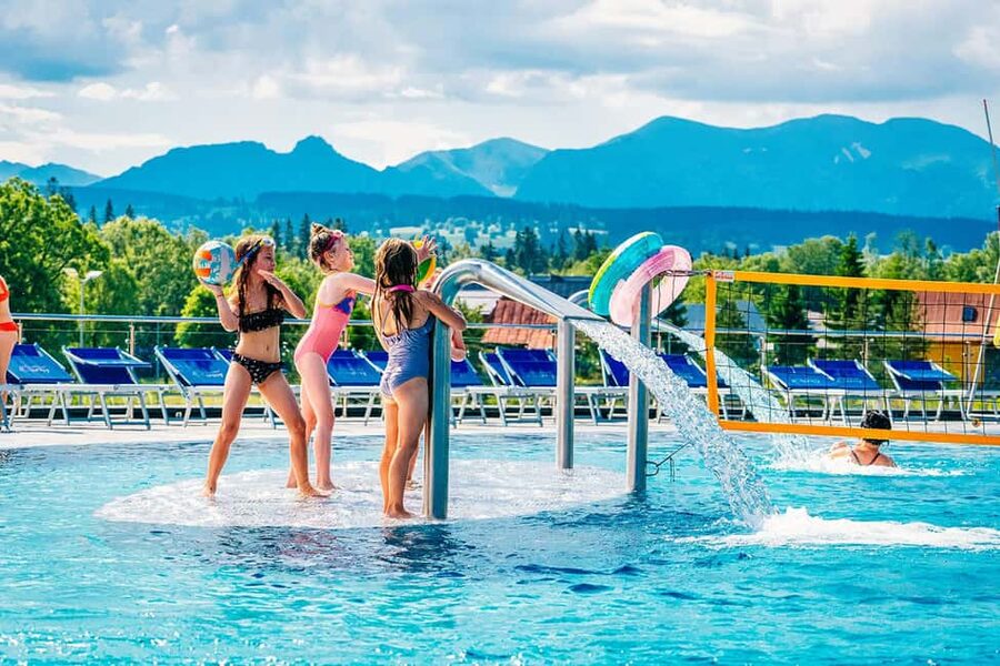 Krakow: Zakopane and Thermal Pools Tour with Hotel Pickup - Oscypek and vodka at a mountain hut