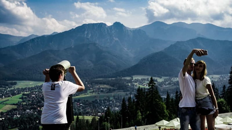 Krakow: Zakopane Cable Car, Spirits, Tasting & Thermal Baths - The guide and the small-group setup