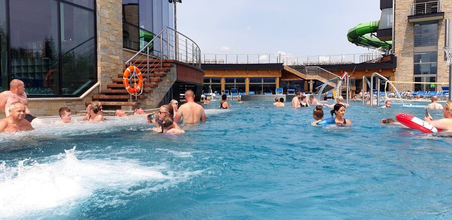 Krakow: Zakopane, Gubałówka & Thermal Baths – Full-Day Tour - Oscypek, Vodka, and a Taste of Local Tradition