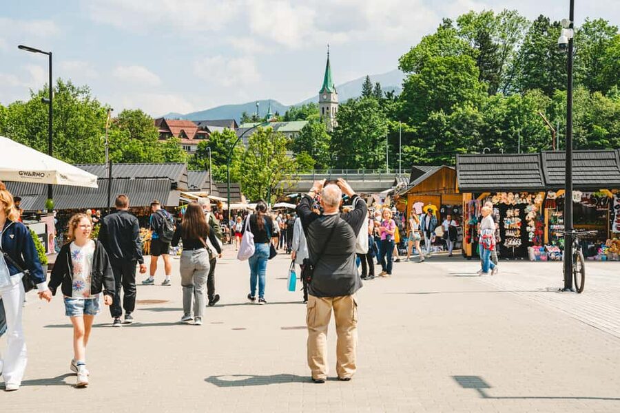 Krakow: Zakopane One Day Trip with Funicular & Thermal Pools - Tasting oscypek at a traditional mountain hut