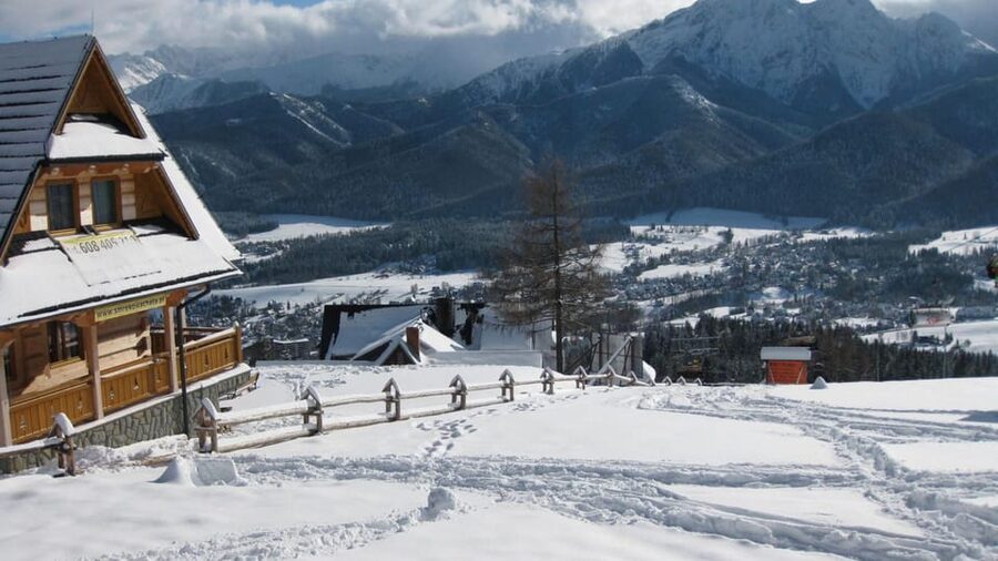 KRAKOW ZAKOPANE TOUR CABLE CAR THERMAL BATHS & HOTEL PICKUP - From Krakow to the wooden homes of Chochołów