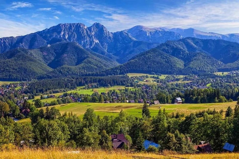 Krakow: Zakopane Trip with Thermal Pools & Hotel Pick-up - Three hours along Krupówki Street