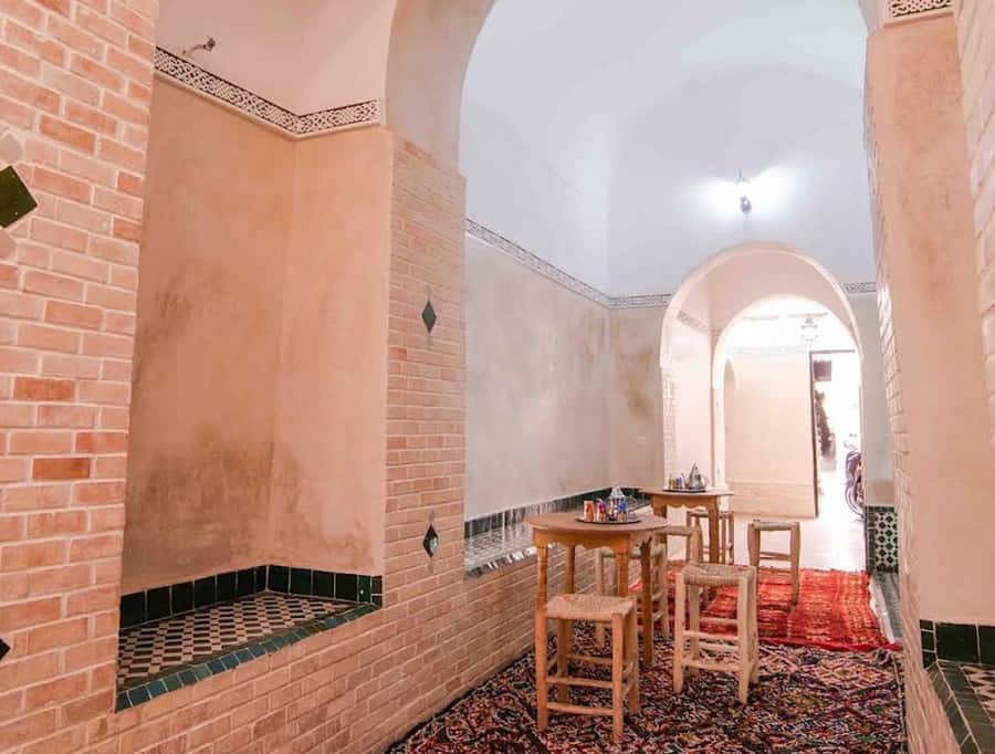 Marrakech: Authentic Moroccan Hammam Experience in Mouassine - Finding the women’s entrance and handling the layout