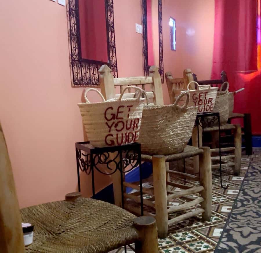 Marrakech: Souk Tour & Berber Hammam with Massage - Guide style and group size