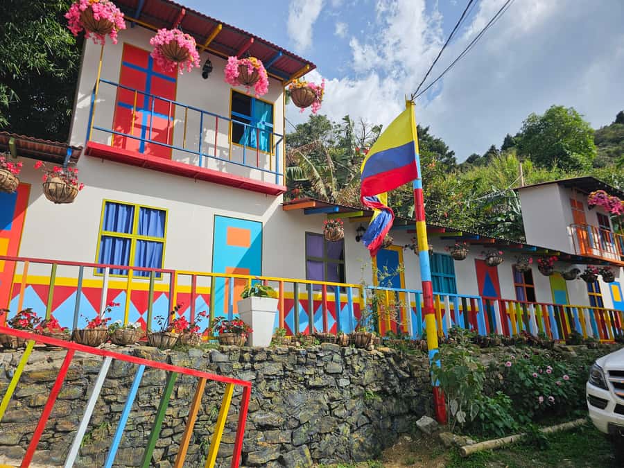 Medellin: Coffee Tour and Wellness Spa - Coffee farming and spa time in the hills above Medellin