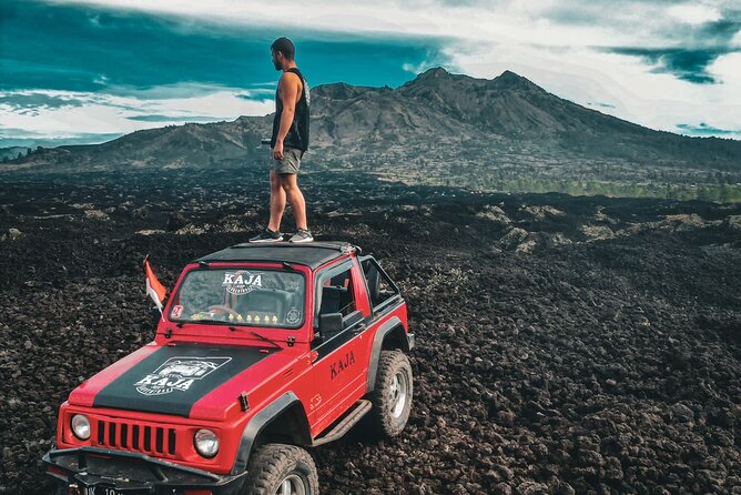 Mount Batur 4WD Jeep, Breakfast and Hot Spring All Inclusive - Waiting for the sun above the volcano